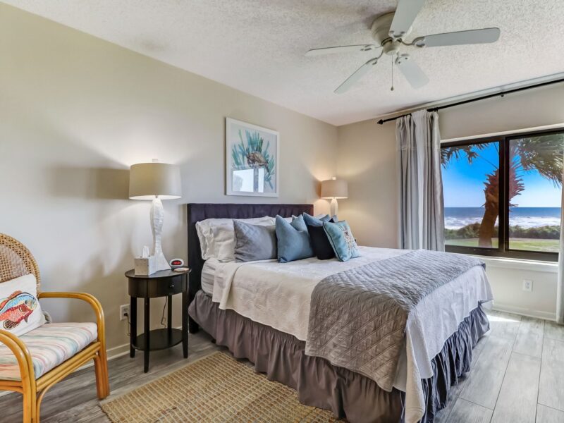 Masterbedroom with captivation Ocean View...watch the waves crash on the Beach